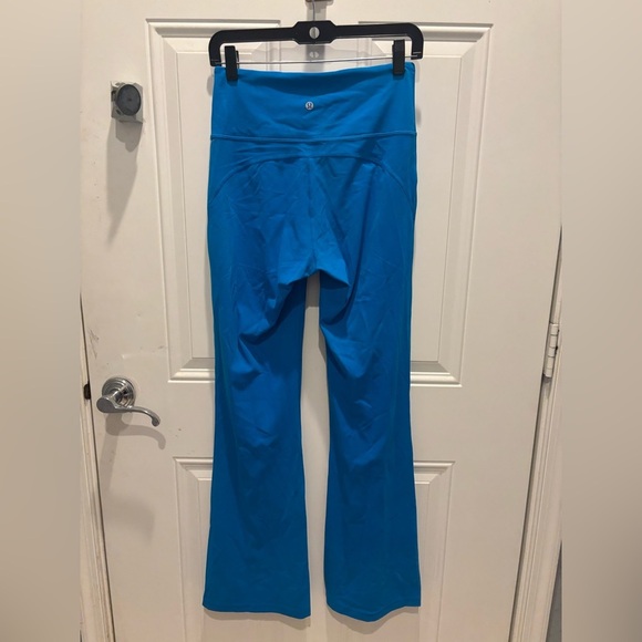 Lululemon 💎 Groove Super-High-Rise Flared Pant *Nulu
Poolside size 8 - Picture 5 of 7